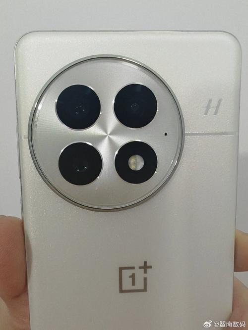 背部設(shè)計(jì)驚艷，6000mAh+100W+50W滿血快充！這款觸控產(chǎn)品同檔罕見(jiàn)